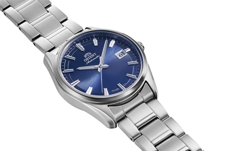 Orient RA-AC0R02L мужские часы застежка крупным планом