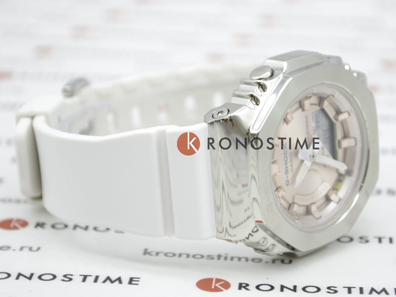 Casio GM-S2100WS-7A женские часы застежка крупным планом