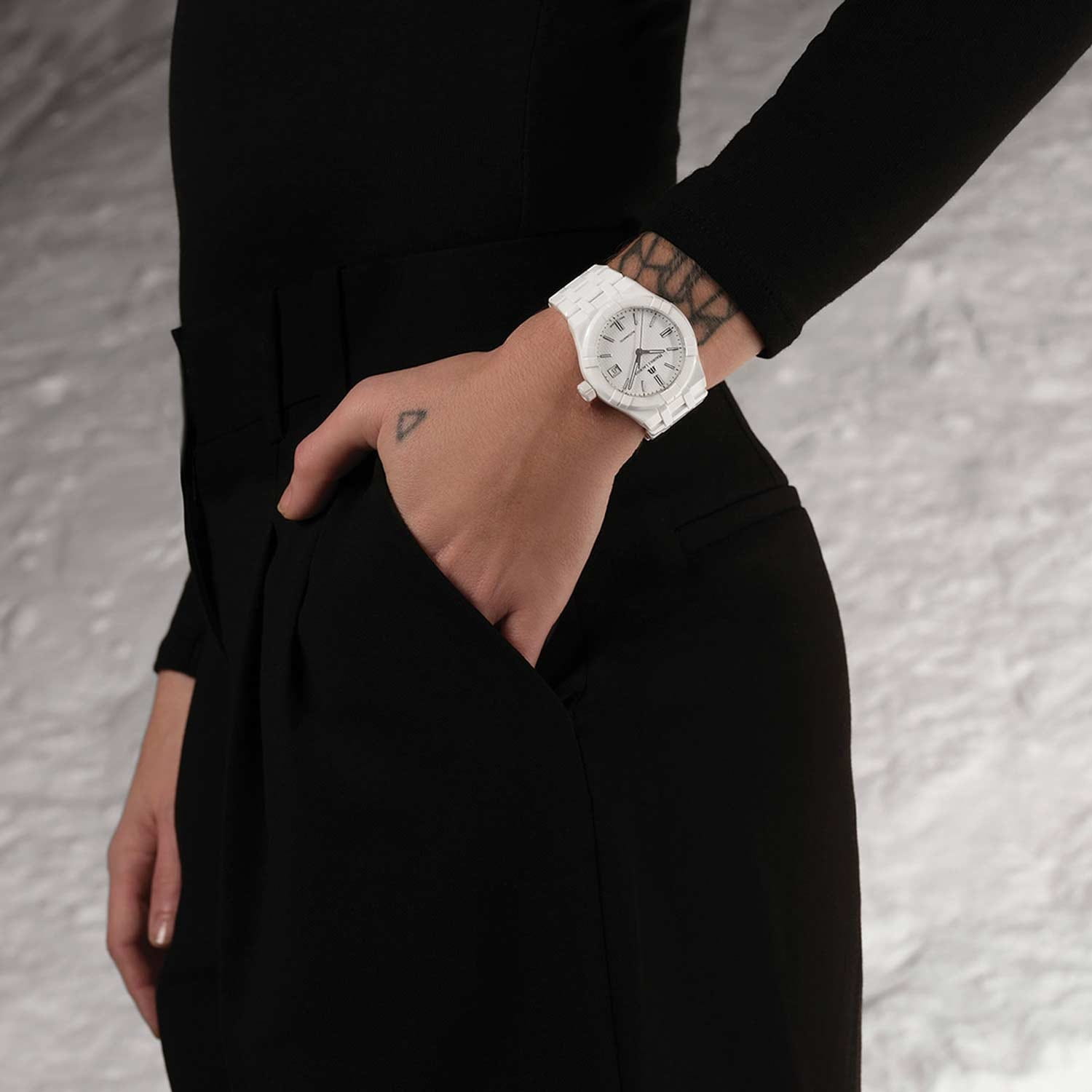 Maurice Lacroix Maurice Lacroix Aikon Automatic AI6007-CRM72-130-7  - задняя крышка керамика корпуса, швейцария часы