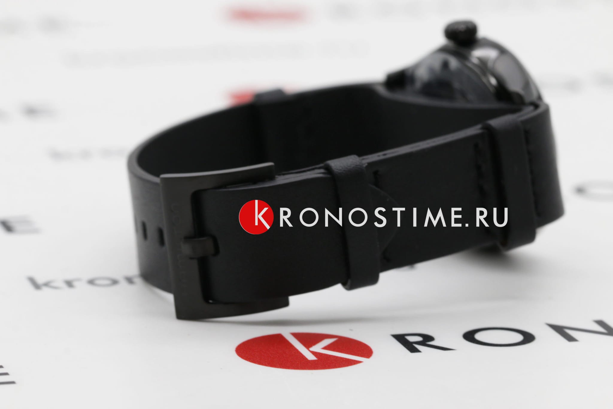 Hamilton H32255730 мужские часы застежка крупным планом