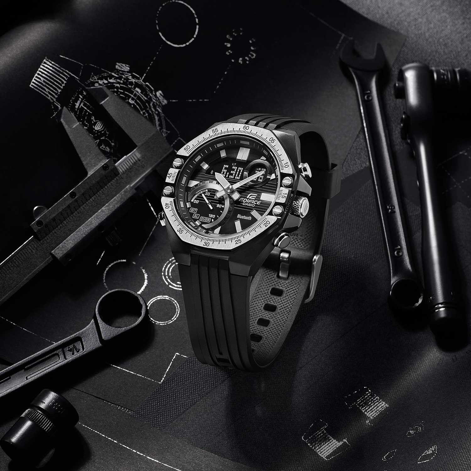 Casio Casio Edifice ECB-10TP-1ADF (ECB-10TP-1A), edifice япония мужские часы на браслете полимер боковой вид