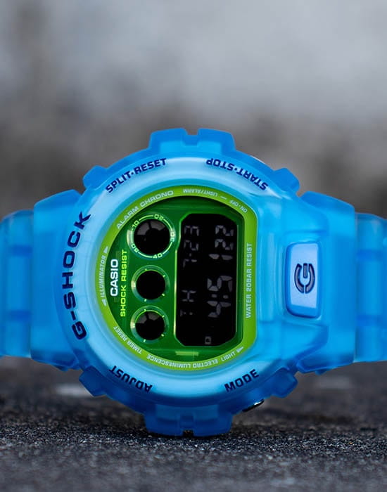 Casio Casio G-Shock DW-6900LS-2ER электронные мужские часы часы крупный план зеленый циферблата