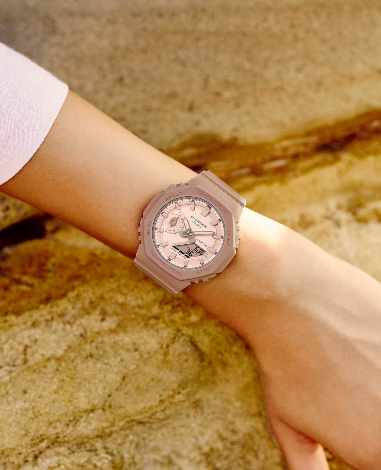 Casio Casio G-Shock GMA-S2100NC-4A2 , наручные женские часы фото под углом