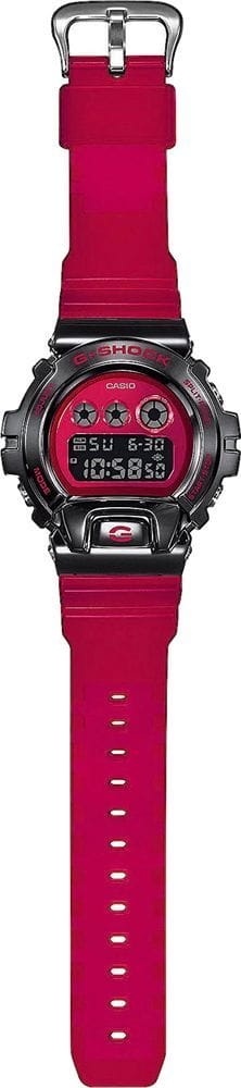 Casio GM-6900B-4ER мужские часы застежка крупным планом