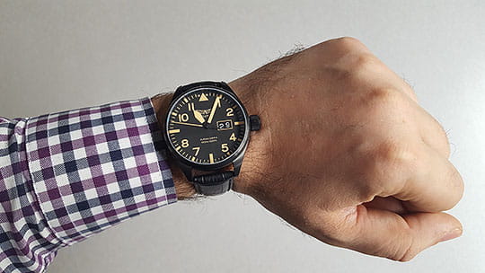 Оригинальные часы Aviator Aviator Airacobra P42 V.1.22.5.157.4 кварцевые калибр механизма ronda 519 общий вид