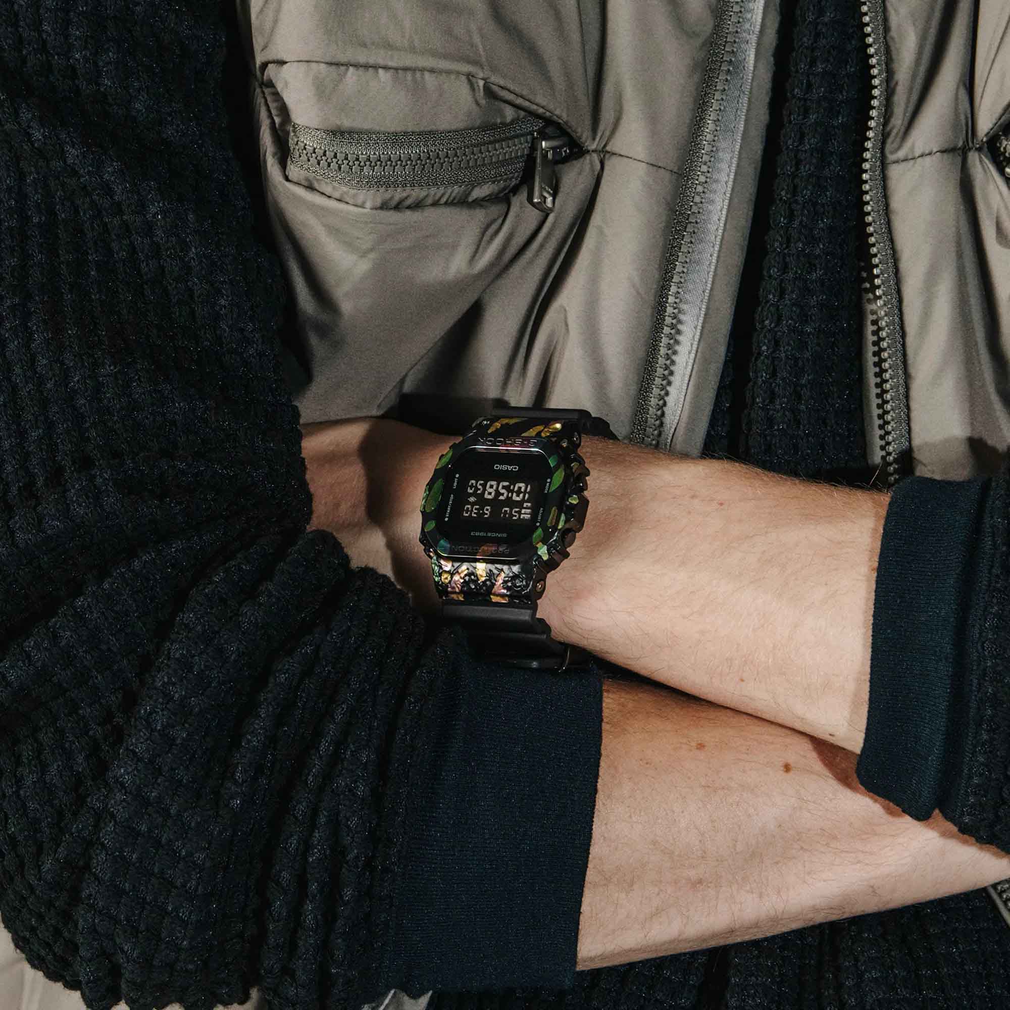 Casio Casio G-Shock GM-5640GEM-1DR (GM-5640GEM-1) лимитированной серии, наручные мужские часы фото под углом