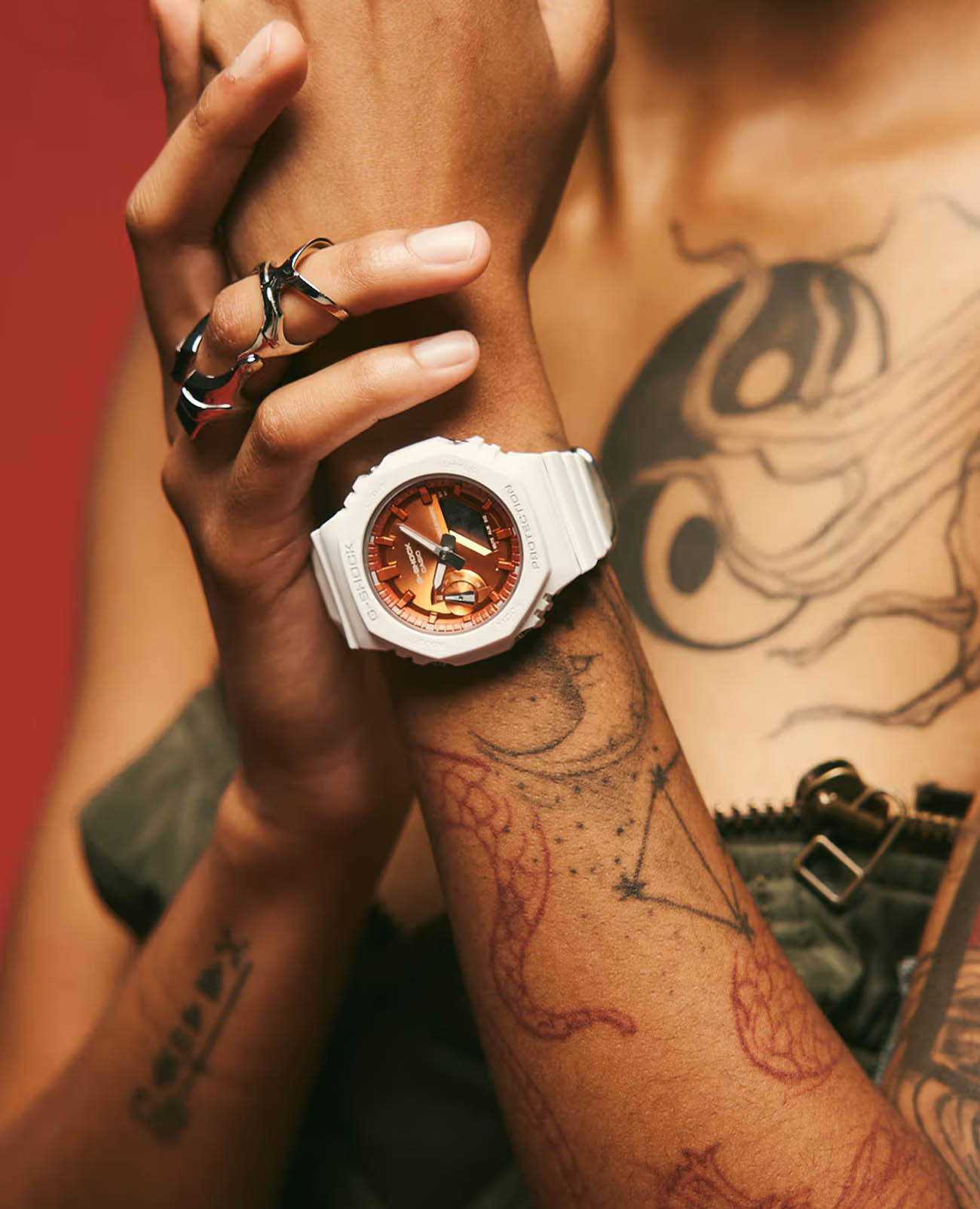 Casio Casio G-Shock GMA-S2100WS-7ADR (GMA-S2100WS-7A) , наручные женские часы фото под углом