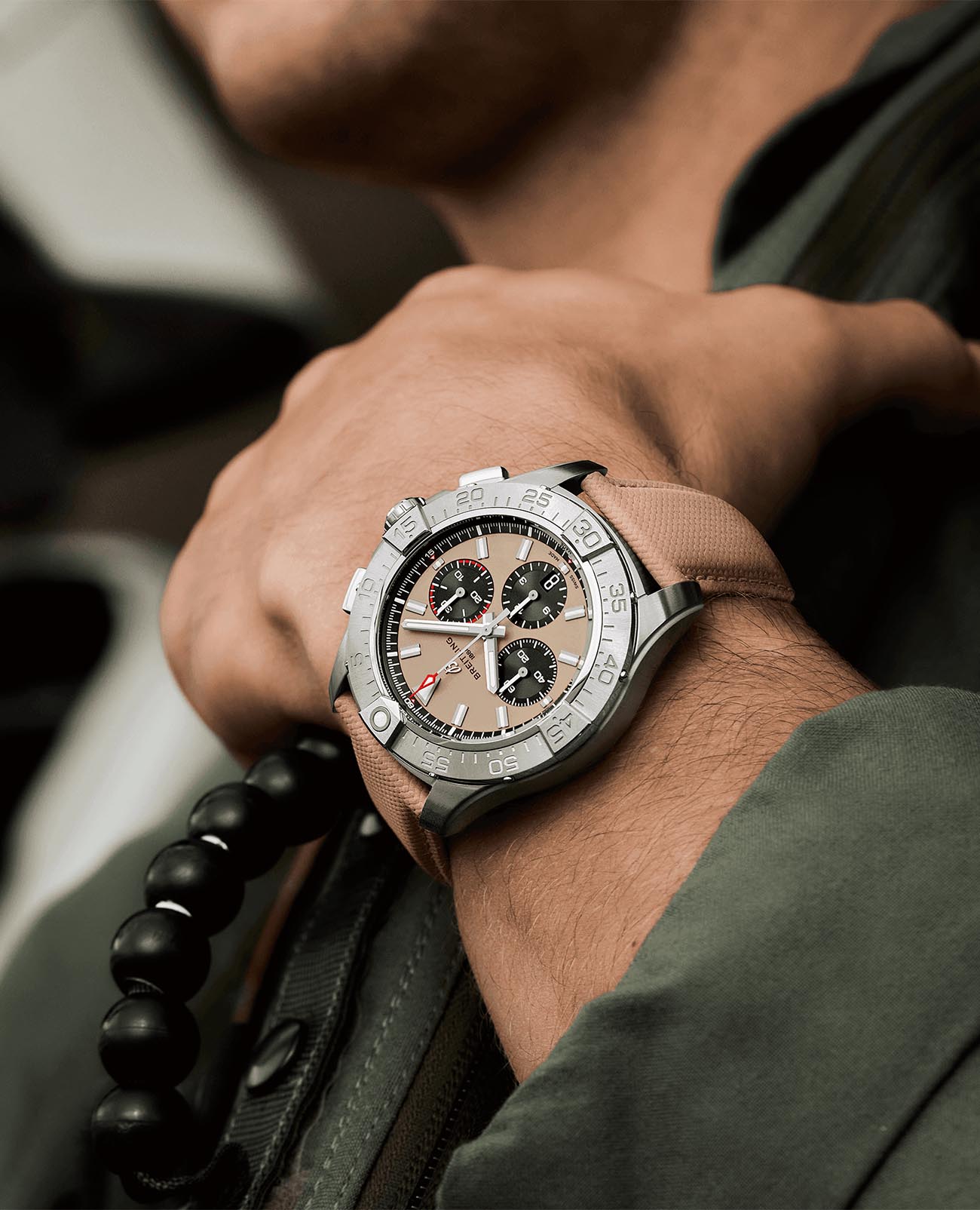 Breitling Breitling Avenger B01 Chronograph 44 AB0147101A1X1 мужские часы бежевый циферблат на запястье