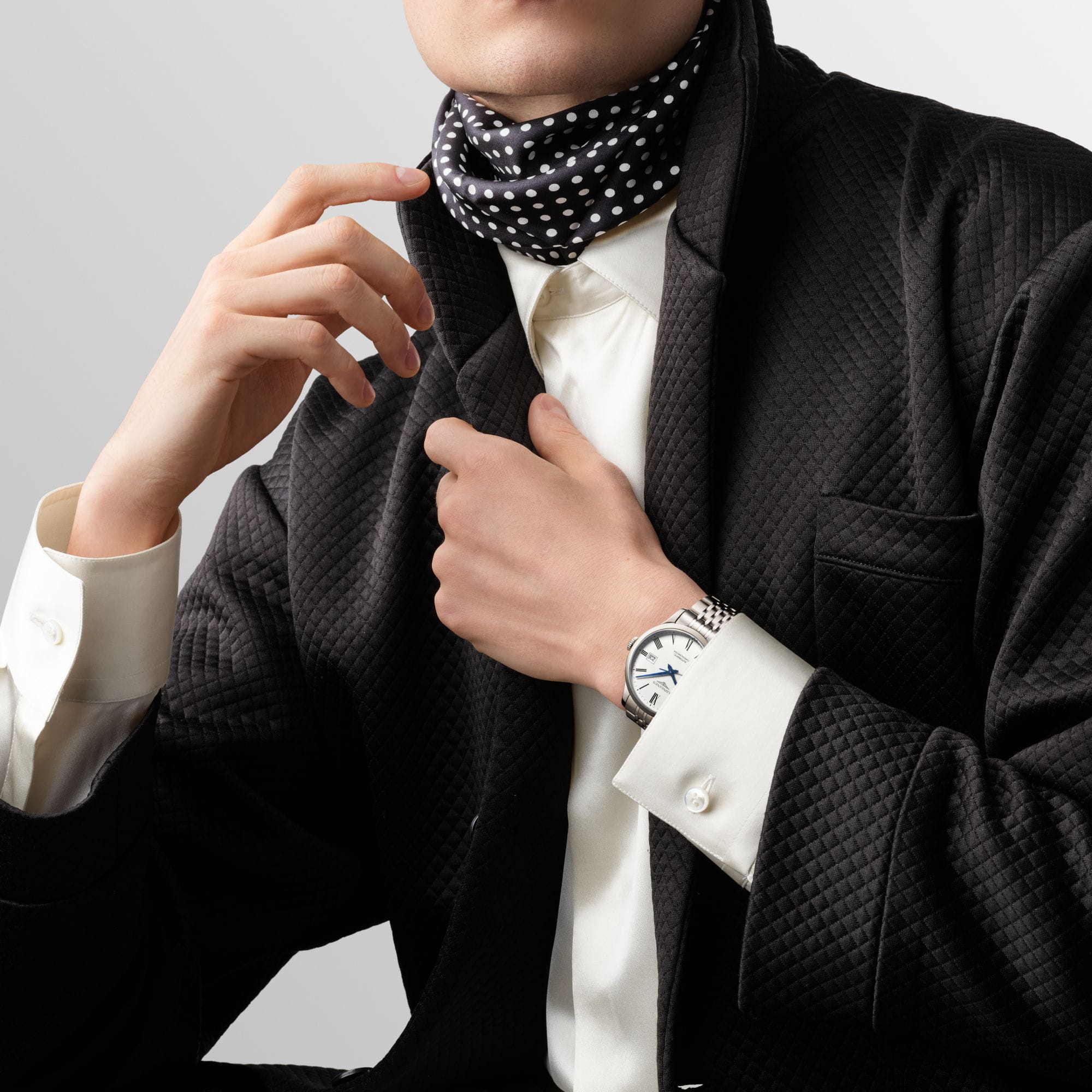 Longines L28214116 мужские часы застежка крупным планом