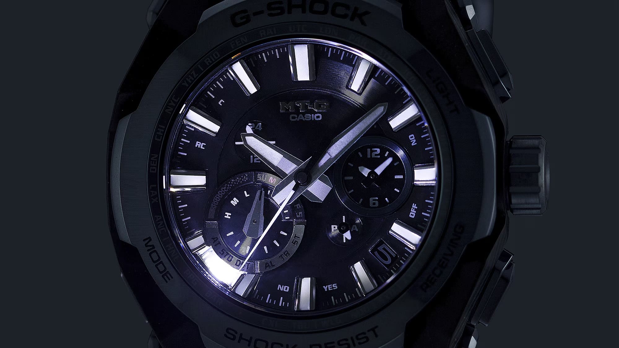 Casio MTG-B4000B-1A2DR мужские часы застежка крупным планом