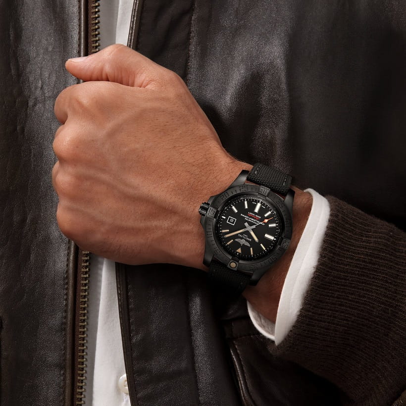 Breitling Breitling  Avenger Blackbird 44 V17310101B1W1 мужские часы черный циферблат на запястье