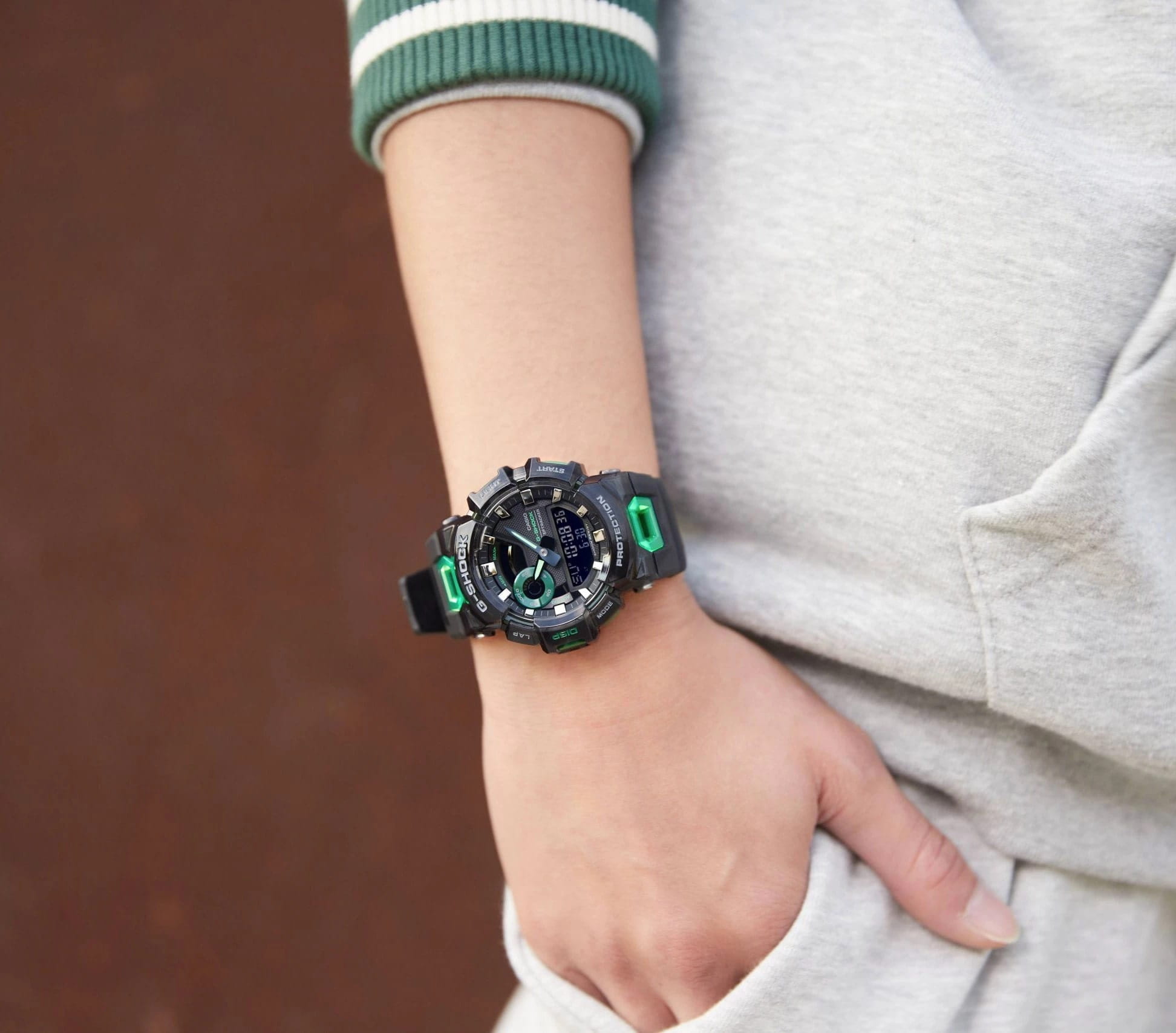 Casio Casio G-Shock GBA-900SM-1A3 электронные мужские часы часы крупный план  циферблата