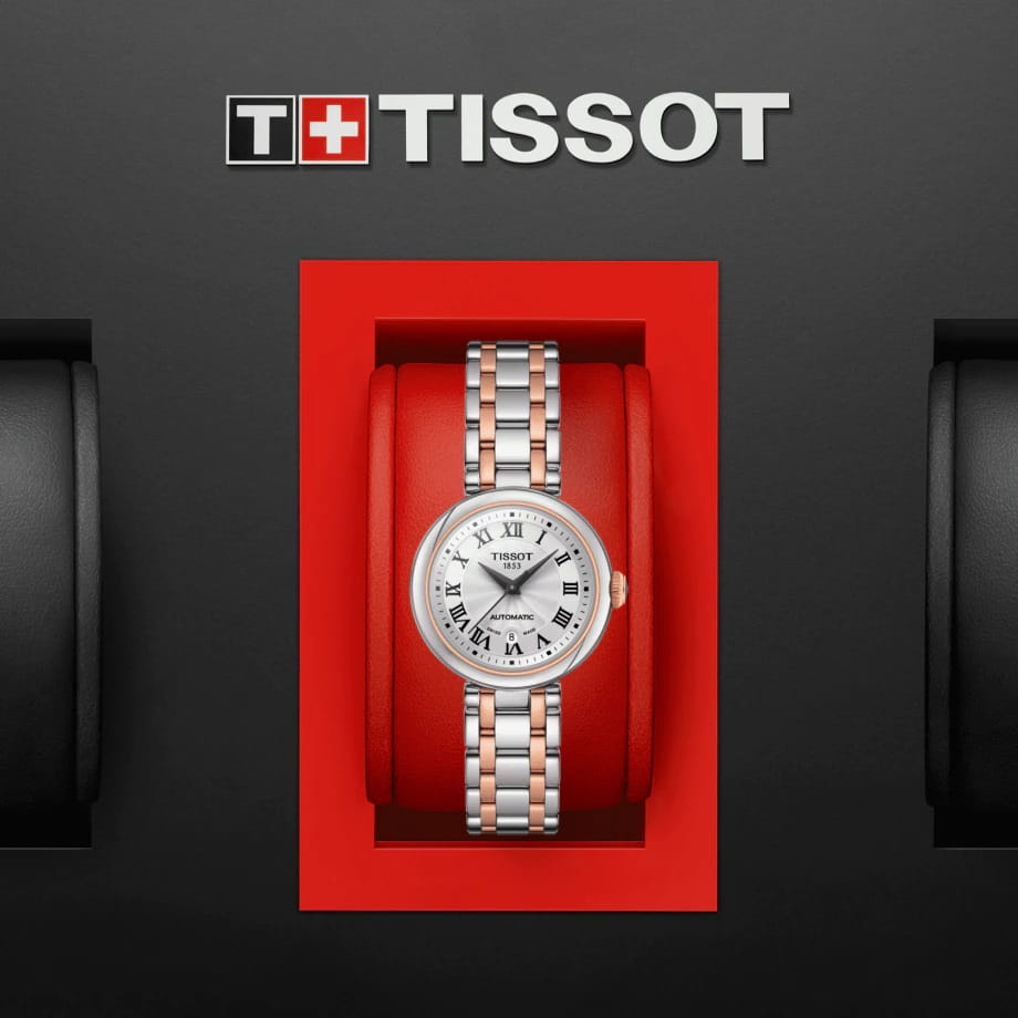 Tissot T1262072201300 женские часы застежка крупным планом